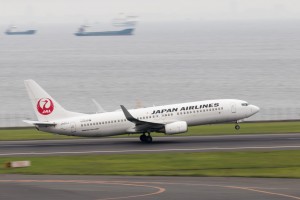 日本航空 B737 f/20 1/100Sec ISO-100 244mm