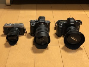 左からX-E2、α7RIII、EOS 5D